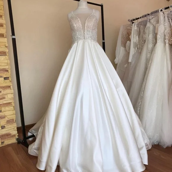 Beautiful White Satin A-line Wedding Gown - Picture 2 of 3